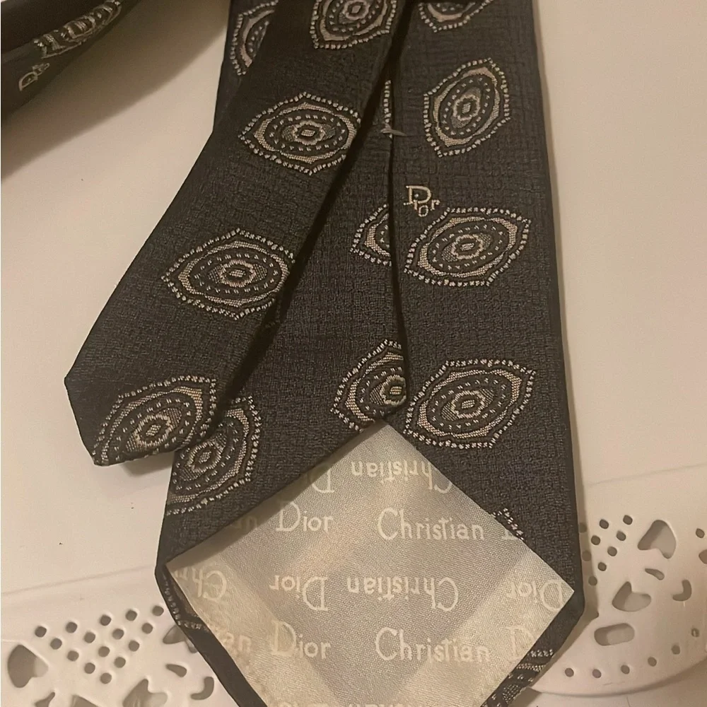 Christian Dior tie in like-new condition. Beautiful dark gray and cream tie